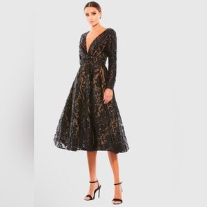 MAC DUGGAL
Sequin Embellished A-Line Cocktail Dress
